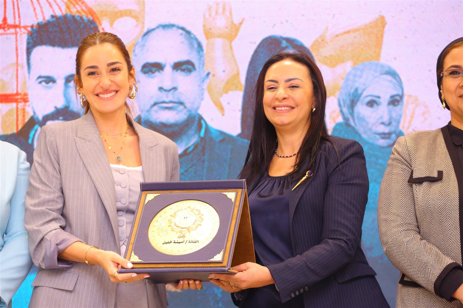وزيرة التضامن تكرم نجوم وصناع مسلسل "لام شمسية" 15 وزيرة التضامن تكرم نجوم وصناع مسلسل "لام شمسية"
