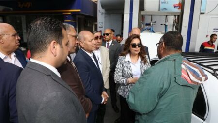 وزيرة التنمية المحلية تطالب المواطنين بالإبلاغ عن أي مخالفات من السائقين