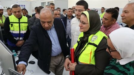 بالصور.. وزير الكهرباء يتفقد محطات محولات رشيد