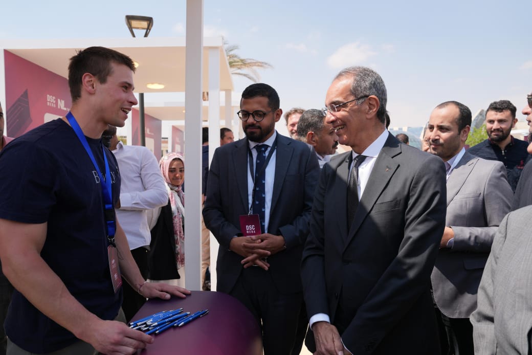 وزير الاتصالات يشهد ختام مؤتمر الذكاء الاصطناعي وعلوم البيانات بجامعة مصر للمعلوماتية 10 وزير الاتصالات يشهد ختام مؤتمر الذكاء الاصطناعي وعلوم البيانات بجامعة مصر للمعلوماتية