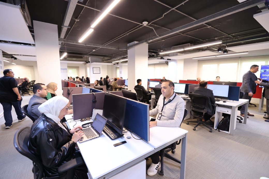 وزير الاتصالات يزور فرع شركة سيليكون إكسبرت الأمريكية الرائدة في إدارة وتحليل بيانات المكونات الإلكترونية 1 وزير الاتصالات يزور فرع شركة سيليكون إكسبرت الأمريكية الرائدة في إدارة وتحليل بيانات المكونات الإلكترونية