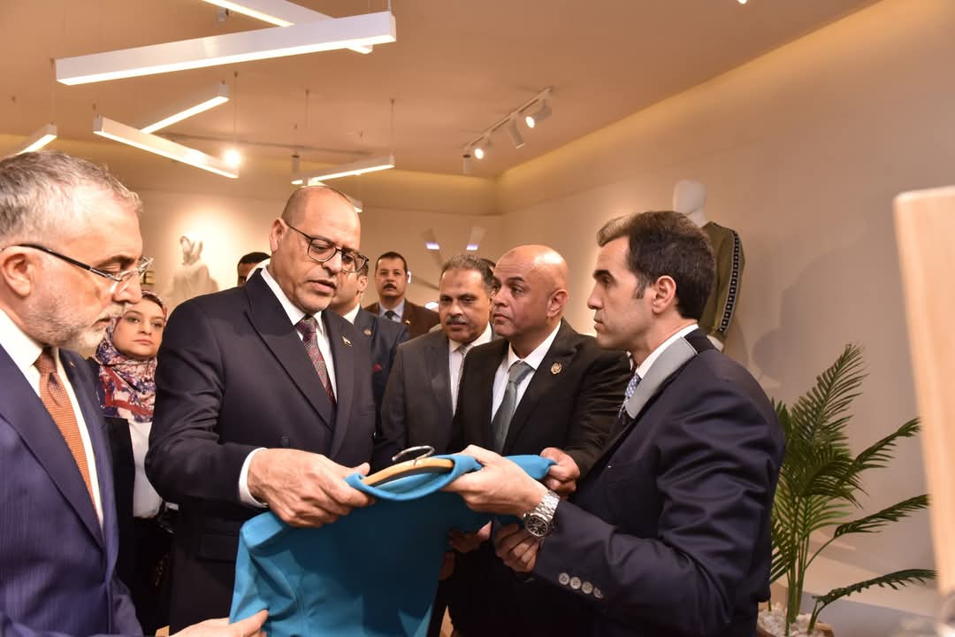 وزير العمل يصطحب نظيره التركي في زيارة إلى شركة "جيد تكستايل" بالعاشر من رمضان 6 وزير العمل يصطحب نظيره التركي في زيارة إلى شركة "جيد تكستايل" بالعاشر من رمضان