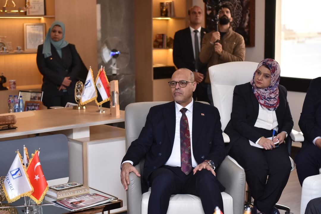 وزير العمل يصطحب نظيره التركي في زيارة إلى شركة "جيد تكستايل" بالعاشر من رمضان 7 وزير العمل يصطحب نظيره التركي في زيارة إلى شركة "جيد تكستايل" بالعاشر من رمضان