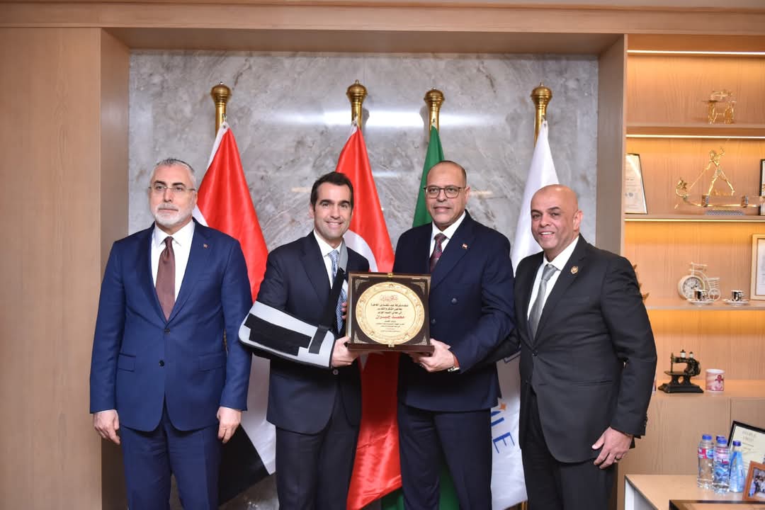 وزير العمل يصطحب نظيره التركي في زيارة إلى شركة "جيد تكستايل" بالعاشر من رمضان 4 وزير العمل يصطحب نظيره التركي في زيارة إلى شركة "جيد تكستايل" بالعاشر من رمضان