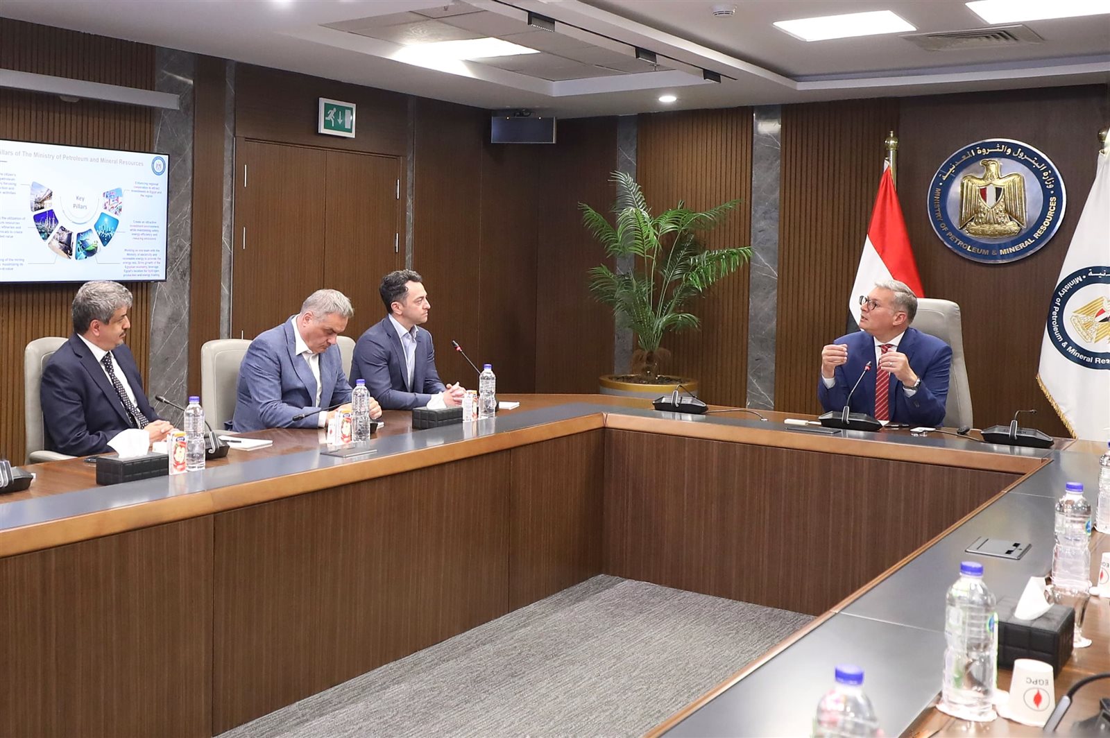 وزير البترول يبحث مع Sun Africa الأمريكية سبل التعاون