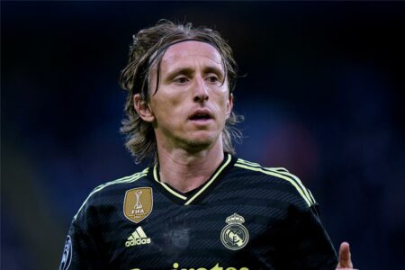 مودريتش يقترب من شراء نادٍ في الدوري الإنجليزي
