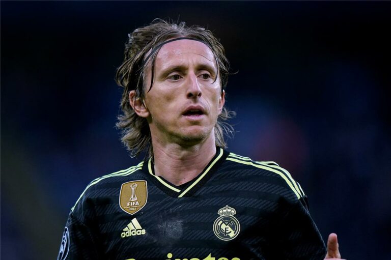 مودريتش يقترب من شراء نادٍ في الدوري الإنجليزي