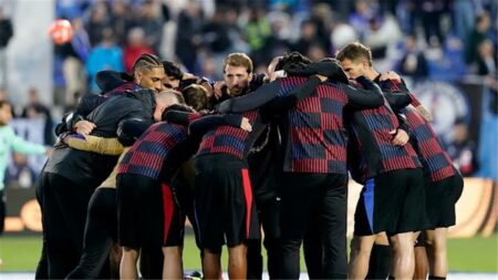 إصابة لاعب برشلونة وخروجه من مباراة ليجانيس في الدوري الإسباني
