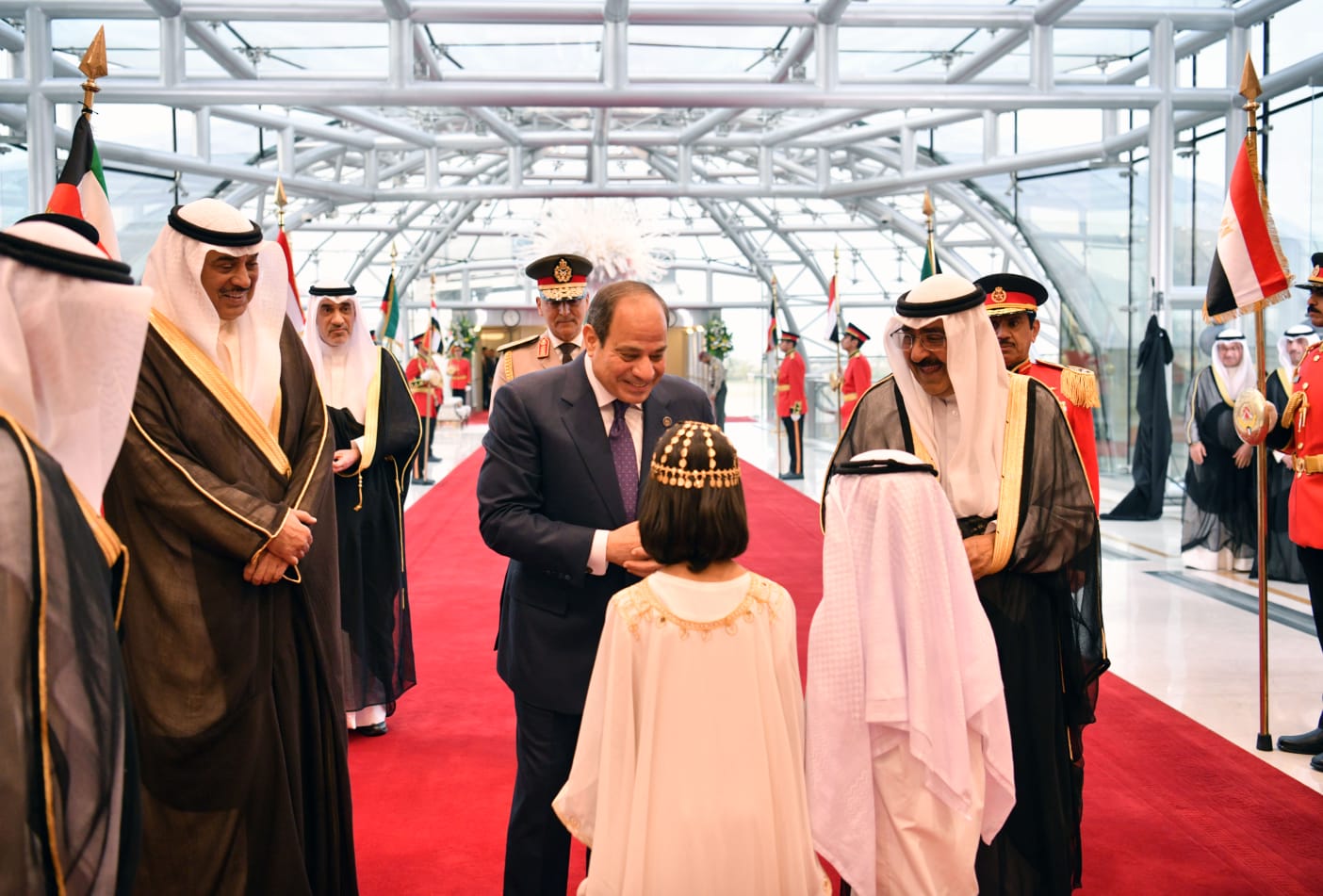 12 صورة ترصد وصول الرئيس السيسي الكويت.. والشيخ مشعل في مقدمة مستقبليه 12 12 صورة ترصد وصول الرئيس السيسي الكويت.. والشيخ مشعل في مقدمة مستقبليه
