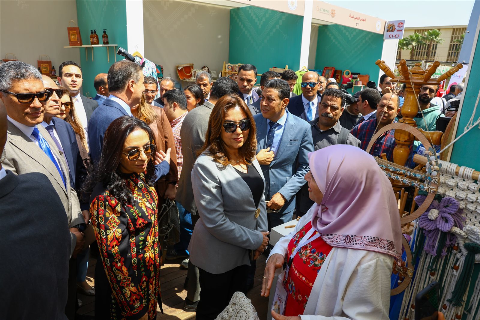 وزيرة التضامن الاجتماعي تفتتح فعاليات معرض "ديارنا زهور الربيع" 3 وزيرة التضامن الاجتماعي تفتتح فعاليات معرض "ديارنا زهور الربيع"