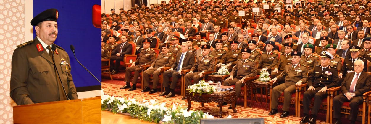 وزير الدفاع يشهد مناقشة البحث الرئيسي لهيئة عمليات القوات المسلحة.. شاهد 3 وزير الدفاع يشهد مناقشة البحث الرئيسي لهيئة عمليات القوات المسلحة.. شاهد