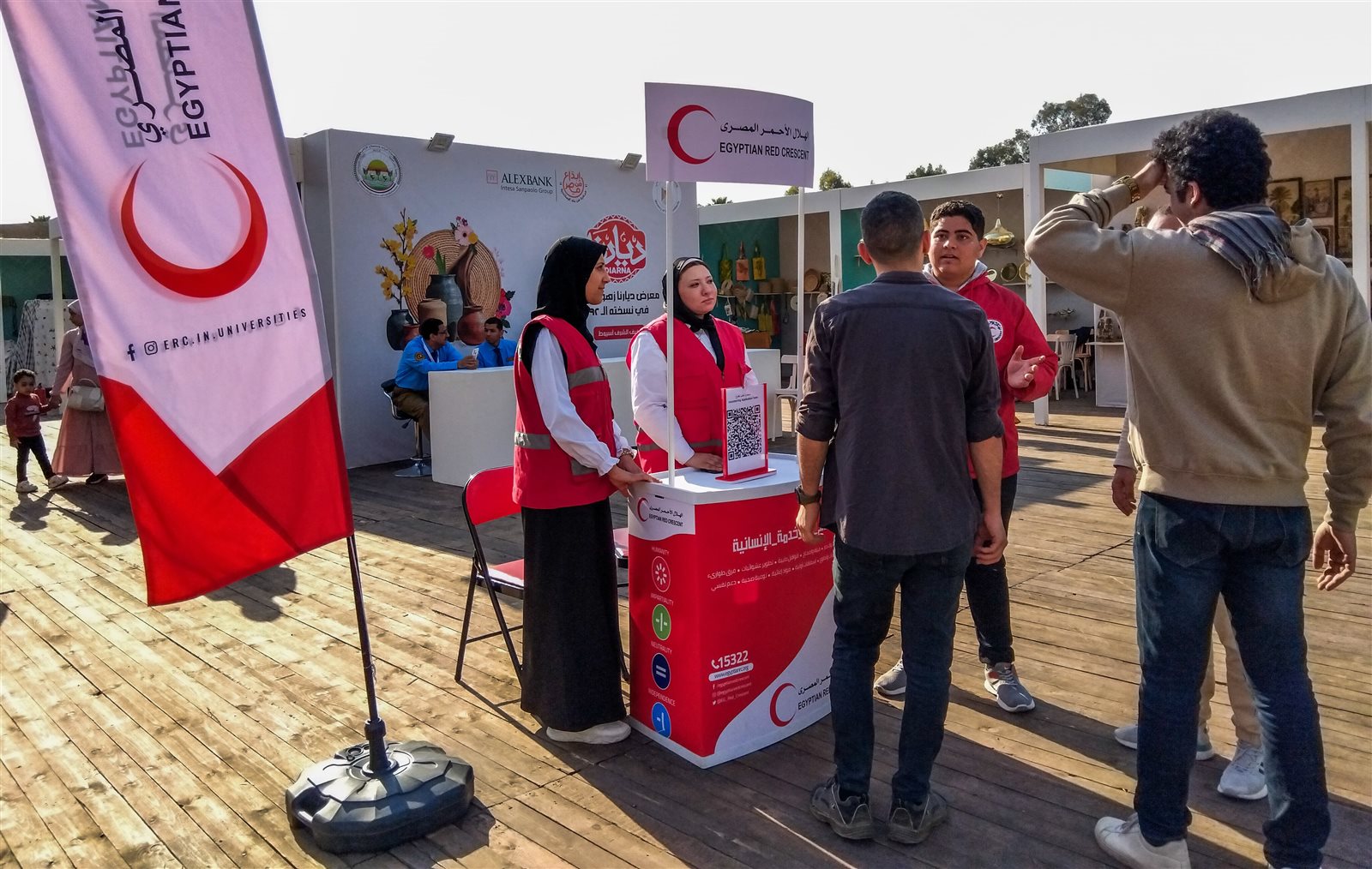 بمنتجات يدوية وخدمات تطوعية.. الهلال الأحمر المصري يشارك في معرض «ديارنا زهور الربيع» 1 بمنتجات يدوية وخدمات تطوعية.. الهلال الأحمر المصري يشارك في معرض «ديارنا زهور الربيع»