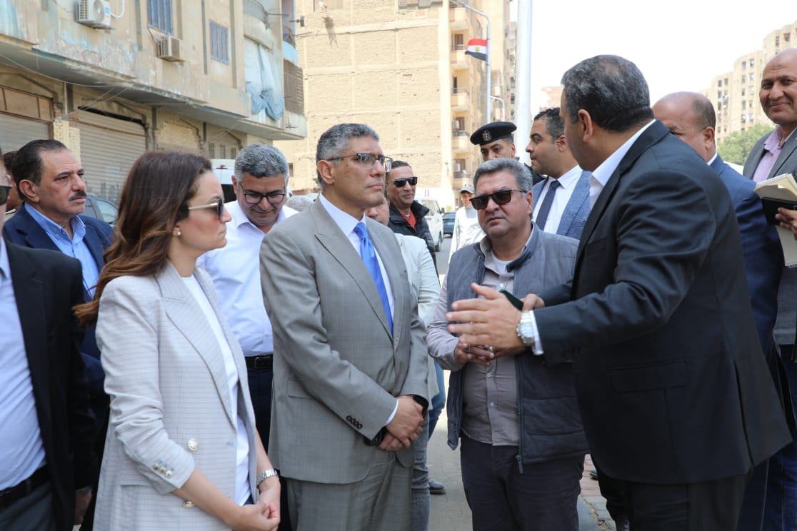 محافظ الجيزة: رصف وتطوير شامل لشارع أوتوسبير بالطالبية 12 محافظ الجيزة: رصف وتطوير شامل لشارع أوتوسبير بالطالبية