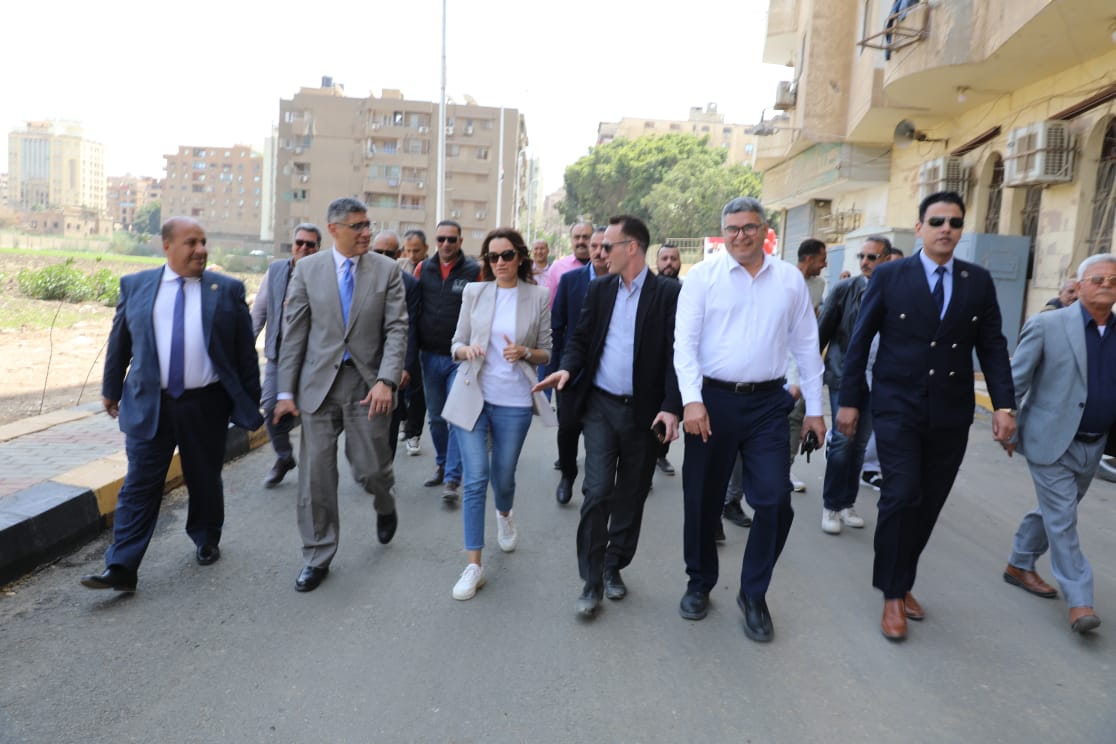 محافظ الجيزة: رصف وتطوير شامل لشارع أوتوسبير بالطالبية 11 محافظ الجيزة: رصف وتطوير شامل لشارع أوتوسبير بالطالبية