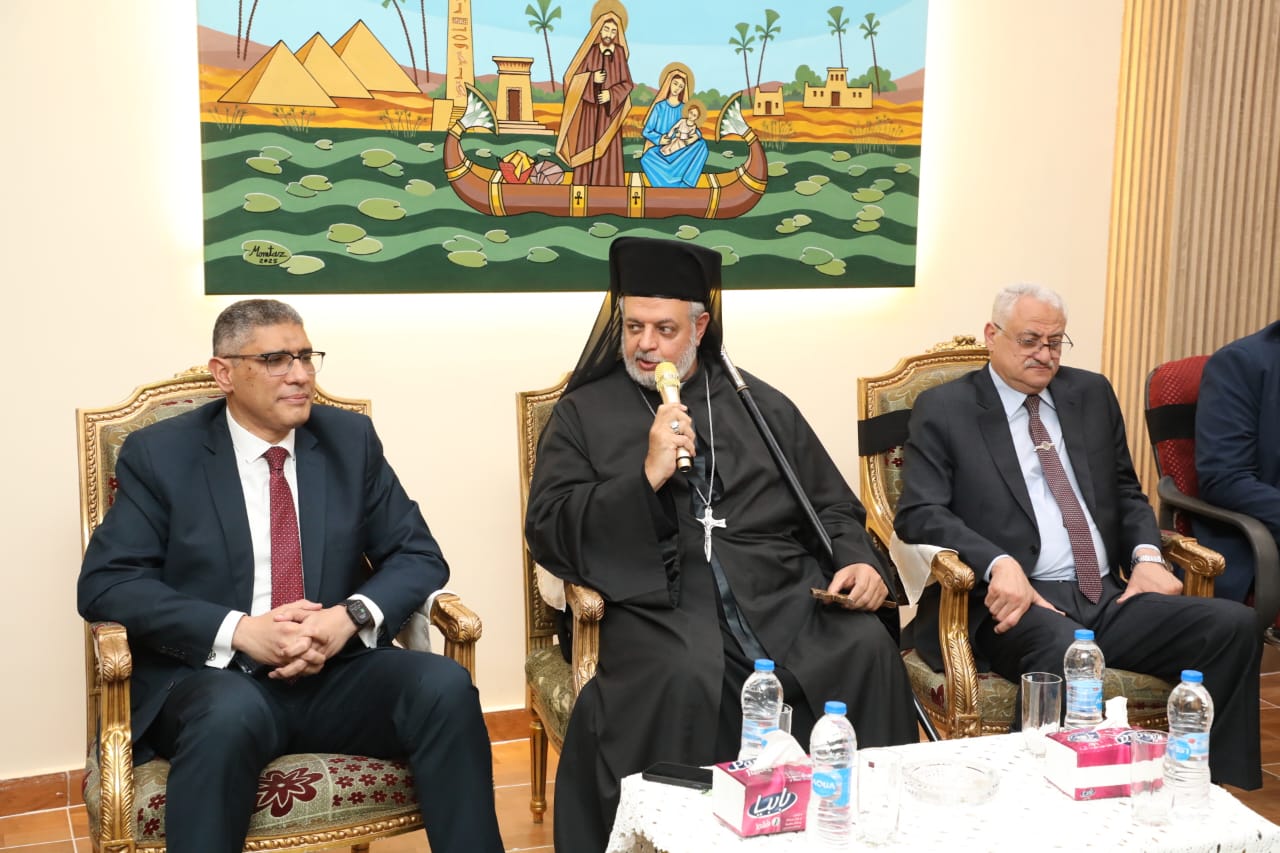 محافظ الجيزة يزور الكنيسة الكاثوليكية للتهنئة بمناسبة عيد القيامة المجيد 2 محافظ الجيزة يزور الكنيسة الكاثوليكية للتهنئة بمناسبة عيد القيامة المجيد