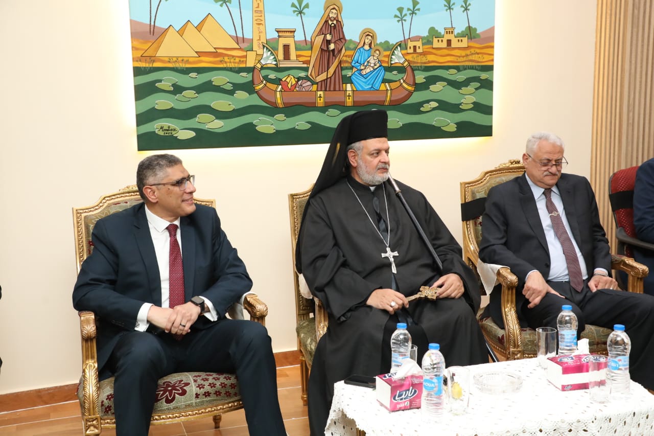 محافظ الجيزة يزور الكنيسة الكاثوليكية للتهنئة بمناسبة عيد القيامة المجيد 1 محافظ الجيزة يزور الكنيسة الكاثوليكية للتهنئة بمناسبة عيد القيامة المجيد