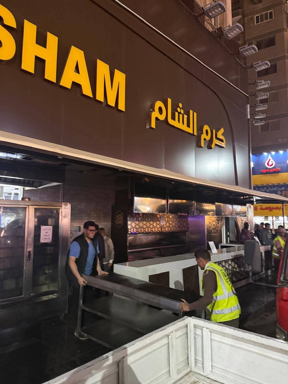 أبرزها «كرم الشام وبالبن».. تفاصيل غلق وتشميع مطاعم ومحال مخالفة بشارع فيصل بالعمرانية 8 أبرزها «كرم الشام وبالبن».. تفاصيل غلق وتشميع مطاعم ومحال مخالفة بشارع فيصل بالعمرانية