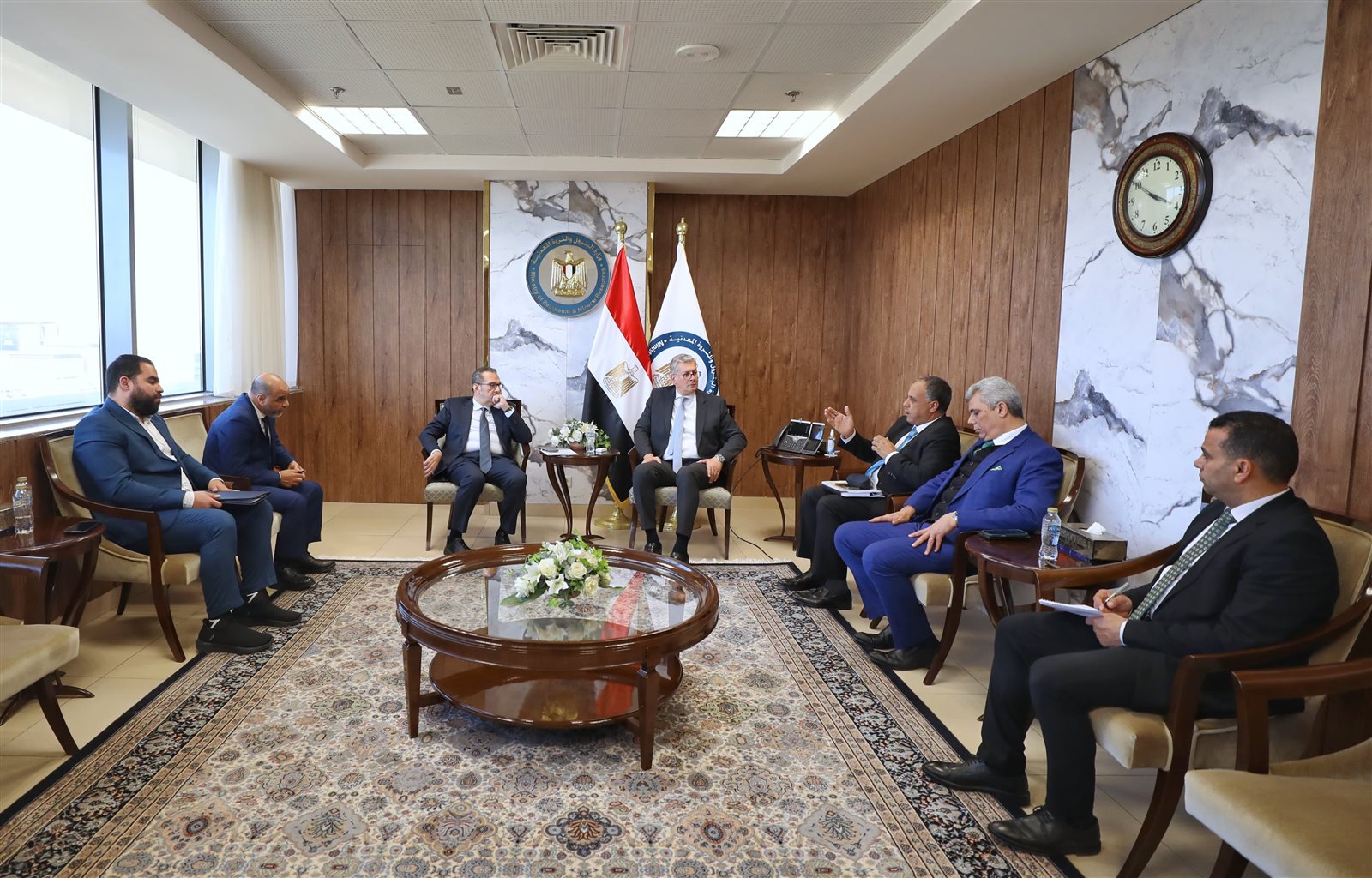 وزير البترول يناقش مع "أديس" خططها لزيادة معدلات إنتاج الزيت الخام 3 وزير البترول يناقش مع "أديس" خططها لزيادة معدلات إنتاج الزيت الخام