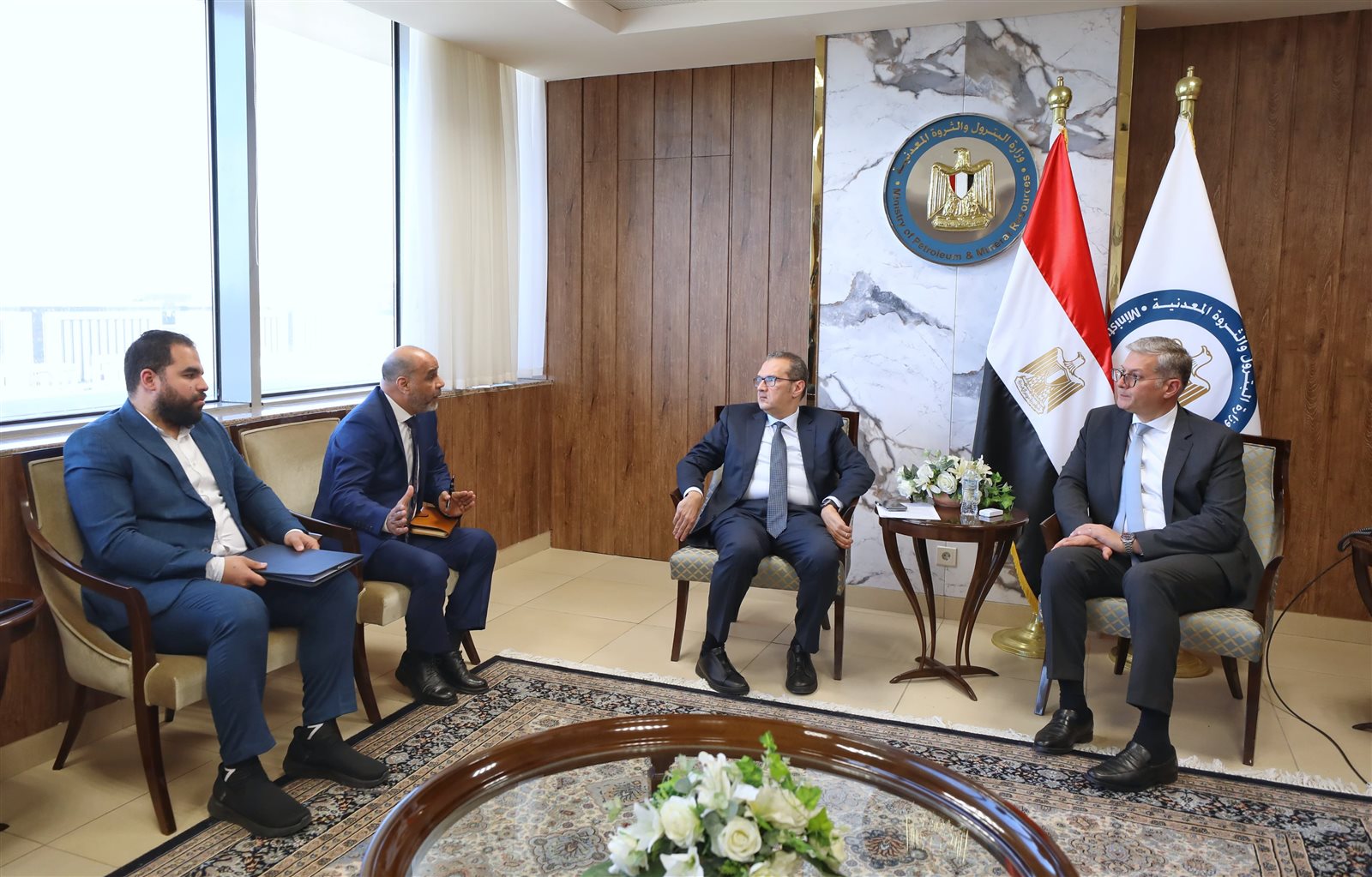 وزير البترول يناقش مع "أديس" خططها لزيادة معدلات إنتاج الزيت الخام 2 وزير البترول يناقش مع "أديس" خططها لزيادة معدلات إنتاج الزيت الخام