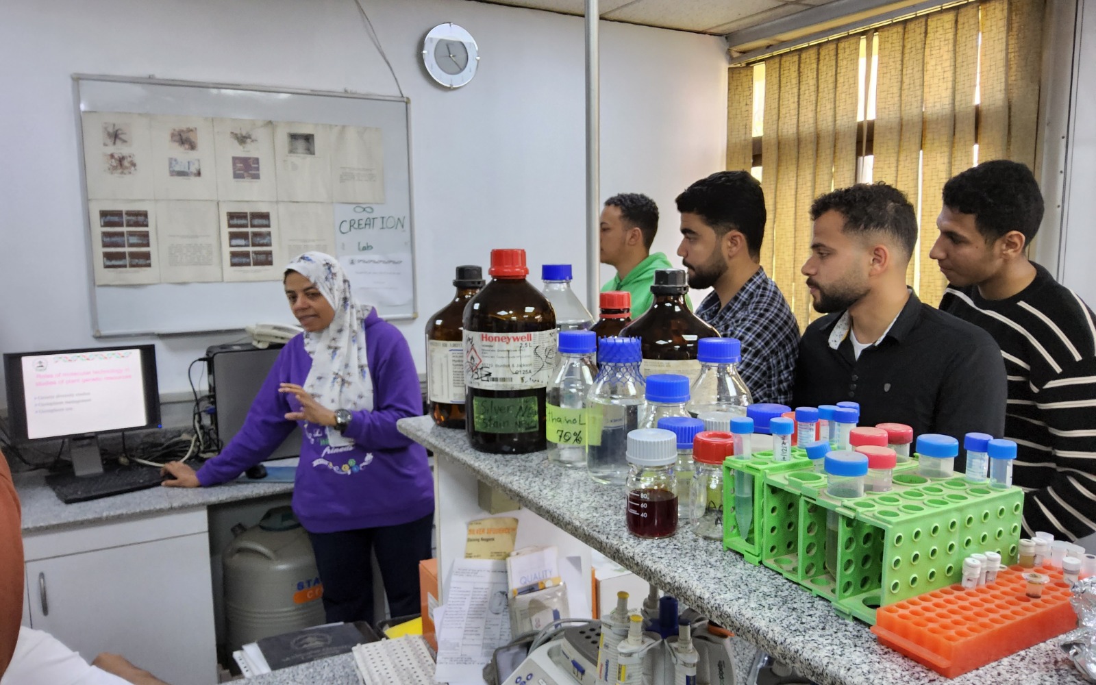 زيارة علمية لطلاب زراعة قناة السويس للبنك القومي للجينات 5 زيارة علمية لطلاب زراعة قناة السويس للبنك القومي للجينات