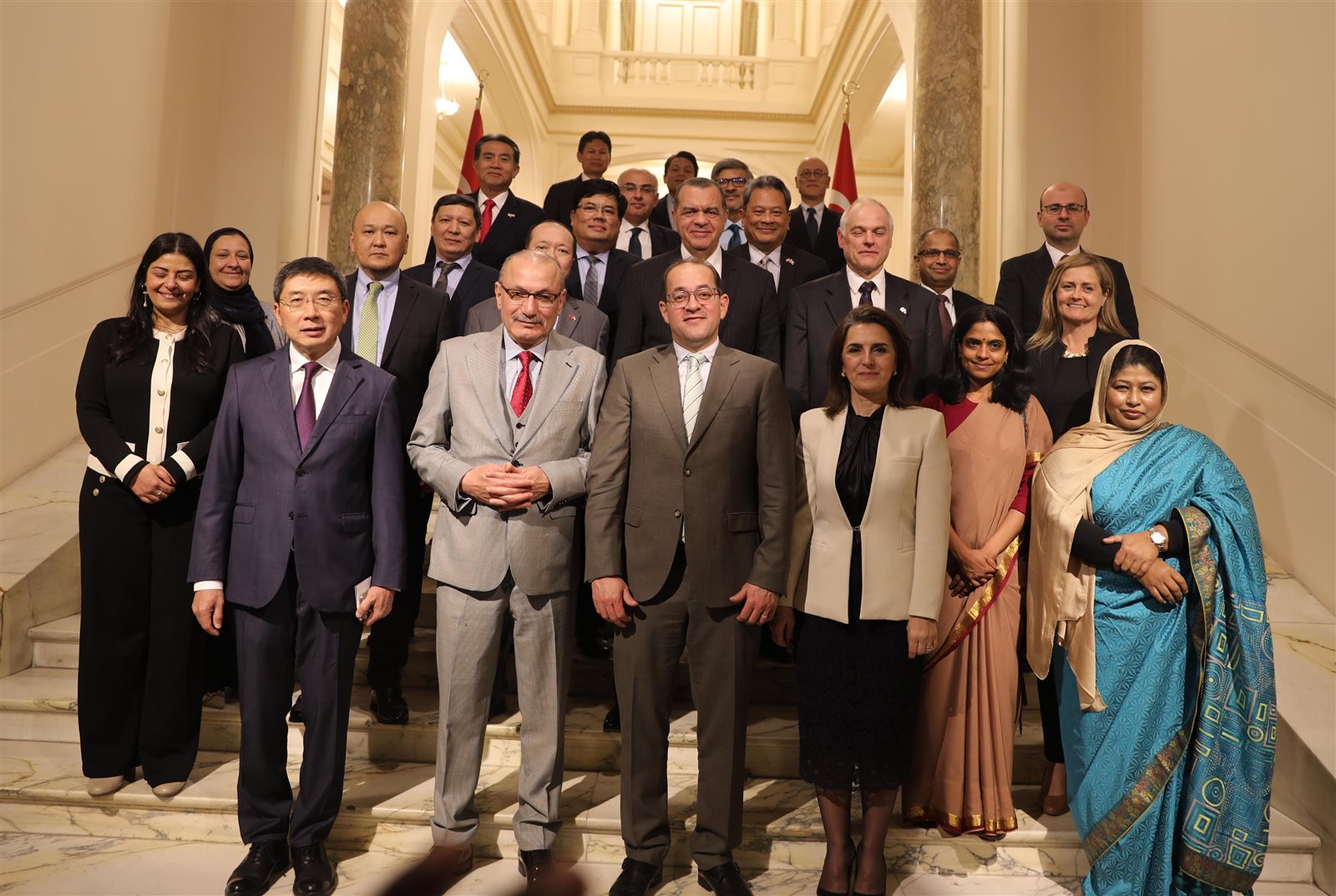 الوضع الاقتصادي في مصر يتطور للأفضل.. والمؤشرات تؤكد ذلك 2 الوضع الاقتصادي في مصر يتطور للأفضل.. والمؤشرات تؤكد ذلك