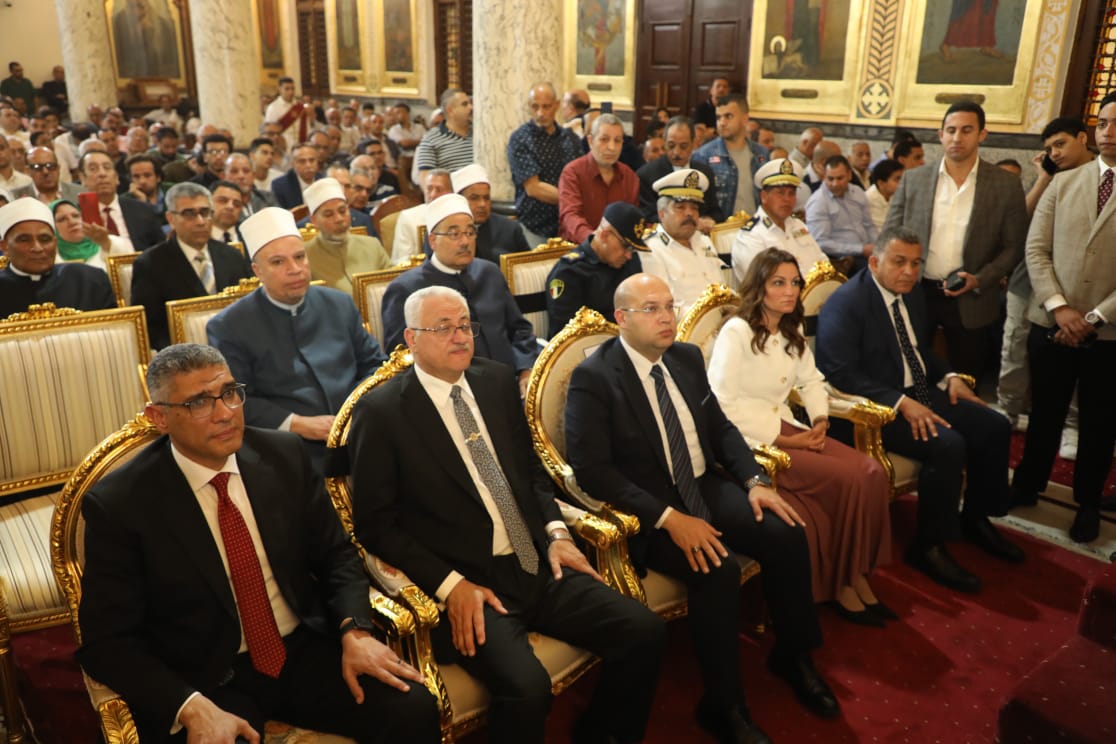 محافظ الجيزة يزور مطرانية الجيزة للأقباط الأرثوذكس للتهنئة بعيد القيامة 3 محافظ الجيزة يزور مطرانية الجيزة للأقباط الأرثوذكس للتهنئة بعيد القيامة