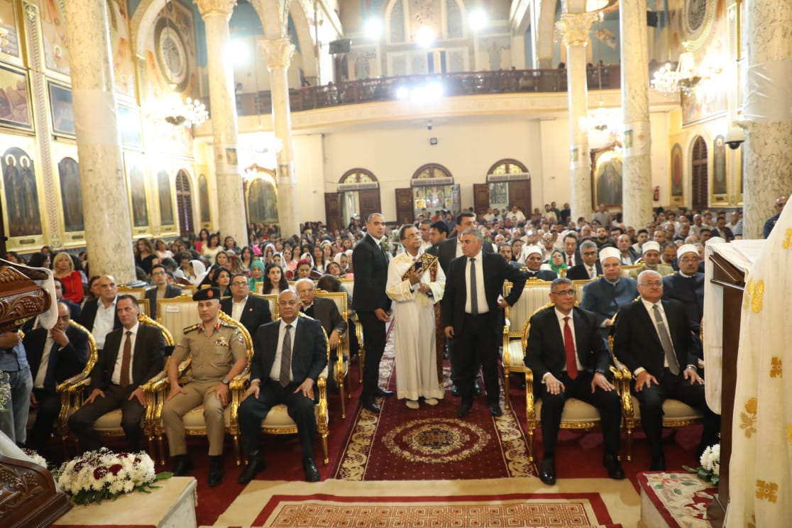 محافظ الجيزة يزور مطرانية الجيزة للأقباط الأرثوذكس للتهنئة بعيد القيامة 9 محافظ الجيزة يزور مطرانية الجيزة للأقباط الأرثوذكس للتهنئة بعيد القيامة