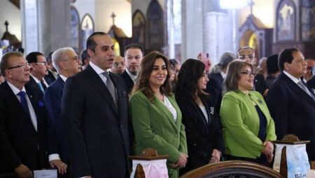 وزيرة التنمية المحلية تشارك في قداس عيد القيامة المجيد بالكاتدرائية المرقسية
