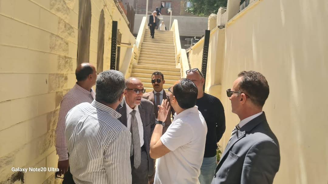 صور.. السكرتير المساعد يتفقد أعمال رفع كفاءة وصيانة كوبري المشاة بمزلقان الجيزة 3 صور.. السكرتير المساعد يتفقد أعمال رفع كفاءة وصيانة كوبري المشاة بمزلقان الجيزة