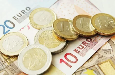 سعر اليورو أمام الجنيه اليوم الإثنين 21-4-2025