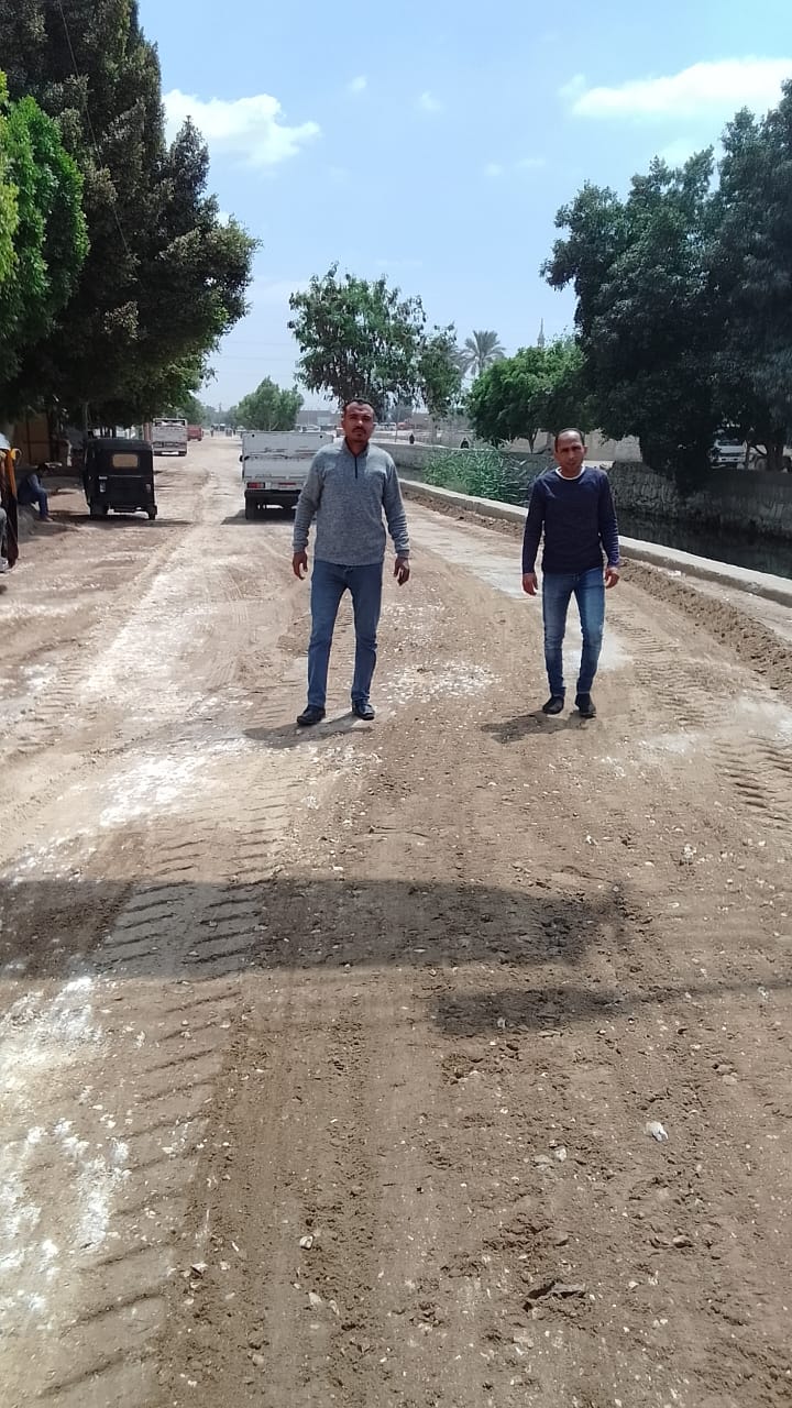 استعدادا لشم النسيم.. تجريد الطرق ورفع المخلفات والقمامة وتطهير الترع بقرى الصف 3 استعدادا لشم النسيم.. تجريد الطرق ورفع المخلفات والقمامة وتطهير الترع بقرى الصف