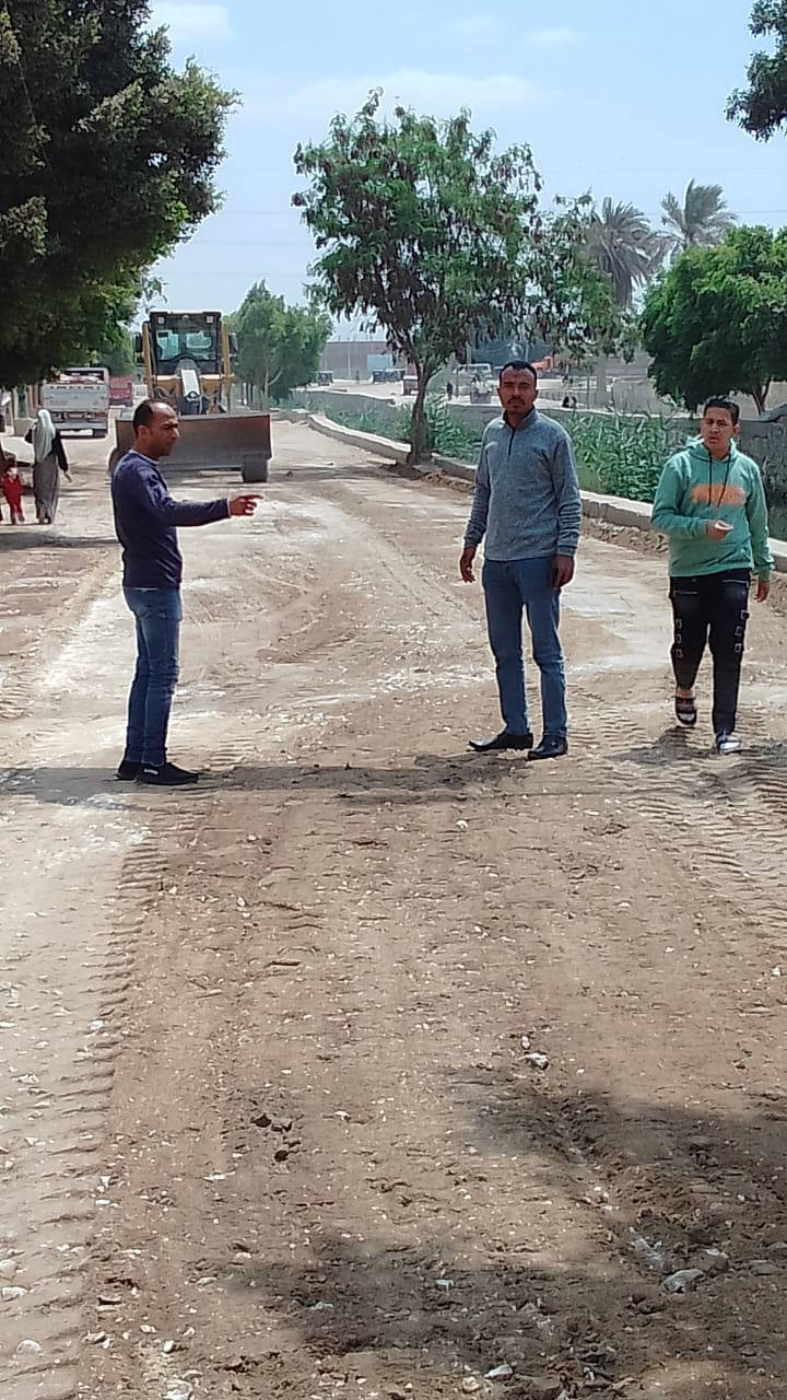 استعدادا لشم النسيم.. تجريد الطرق ورفع المخلفات والقمامة وتطهير الترع بقرى الصف 2 استعدادا لشم النسيم.. تجريد الطرق ورفع المخلفات والقمامة وتطهير الترع بقرى الصف