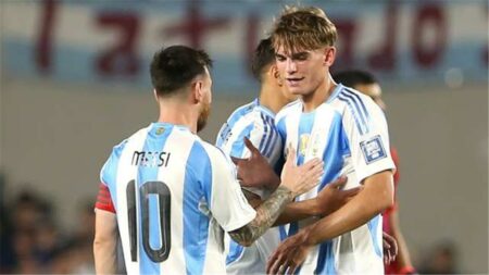 نيكو باز يصدم ريال مدريد ويؤكد: أحلم باللعب مع لامين يامال مثلما فعلت مع ميسي