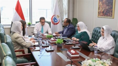 وزير الصحة يبحث مقترحات تطوير الخدمات الطبية وتوطين صناعة فلاتر الغسيل الكلوي