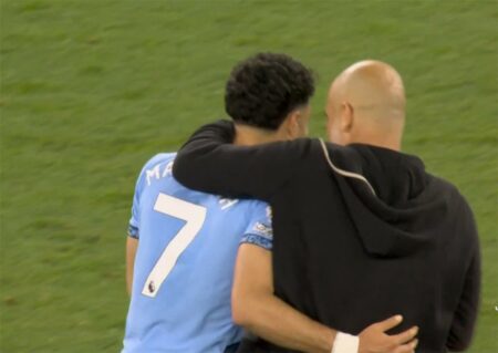 فيديو | جوارديولا يلفت الأنظار بتصرفه مع مرموش بعد فوز مانشستر سيتي القاتل على أستون فيلا