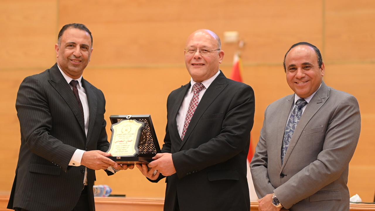 برنامج "اختراق سوق العمل" لدعم وتأهيل طلاب الجامعات يواصل فعالياته بجامعة سوهاج.. صور