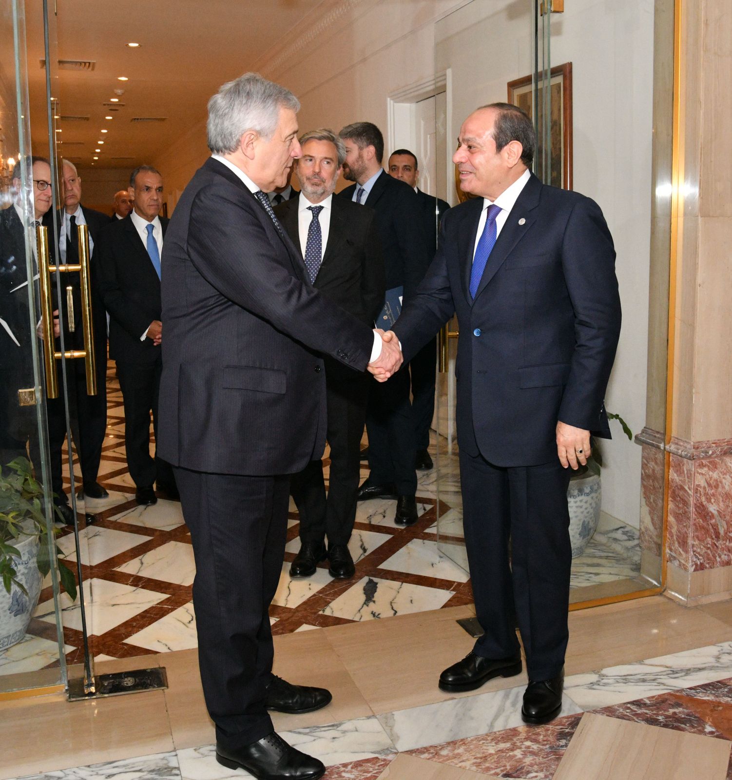 تفاصيل مباحثات السيسي ووزير الخارجية والتعاون الدولي الإيطالي.. صور 3 تفاصيل مباحثات السيسي ووزير الخارجية والتعاون الدولي الإيطالي.. صور