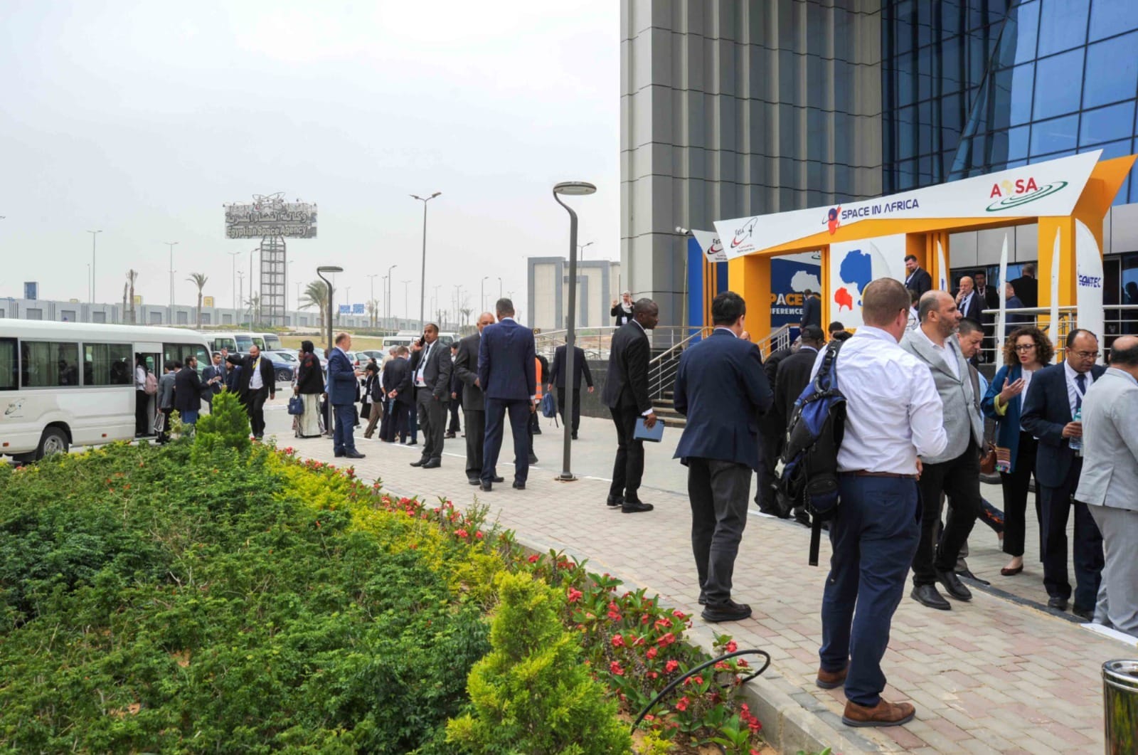 القاهرة تختتم مؤتمر نيوسبيس أفريقيا 2025 بإطلاق مرحلة جديدة من التعاون الفضائي القاري والدولي.. والتوصيات تطالب بدعم المشاريع الناشئة والابتكار في قطاع الفضاء 1 القاهرة تختتم مؤتمر نيوسبيس أفريقيا 2025 بإطلاق مرحلة جديدة من التعاون الفضائي القاري والدولي.. والتوصيات تطالب بدعم المشاريع الناشئة والابتكار في قطاع الفضاء