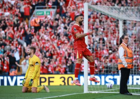 فيديو | محمد صلاح يُسجل هدف ليفربول الرابع أمام توتنهام ويحتفل بـسيلفي لا يُنسى