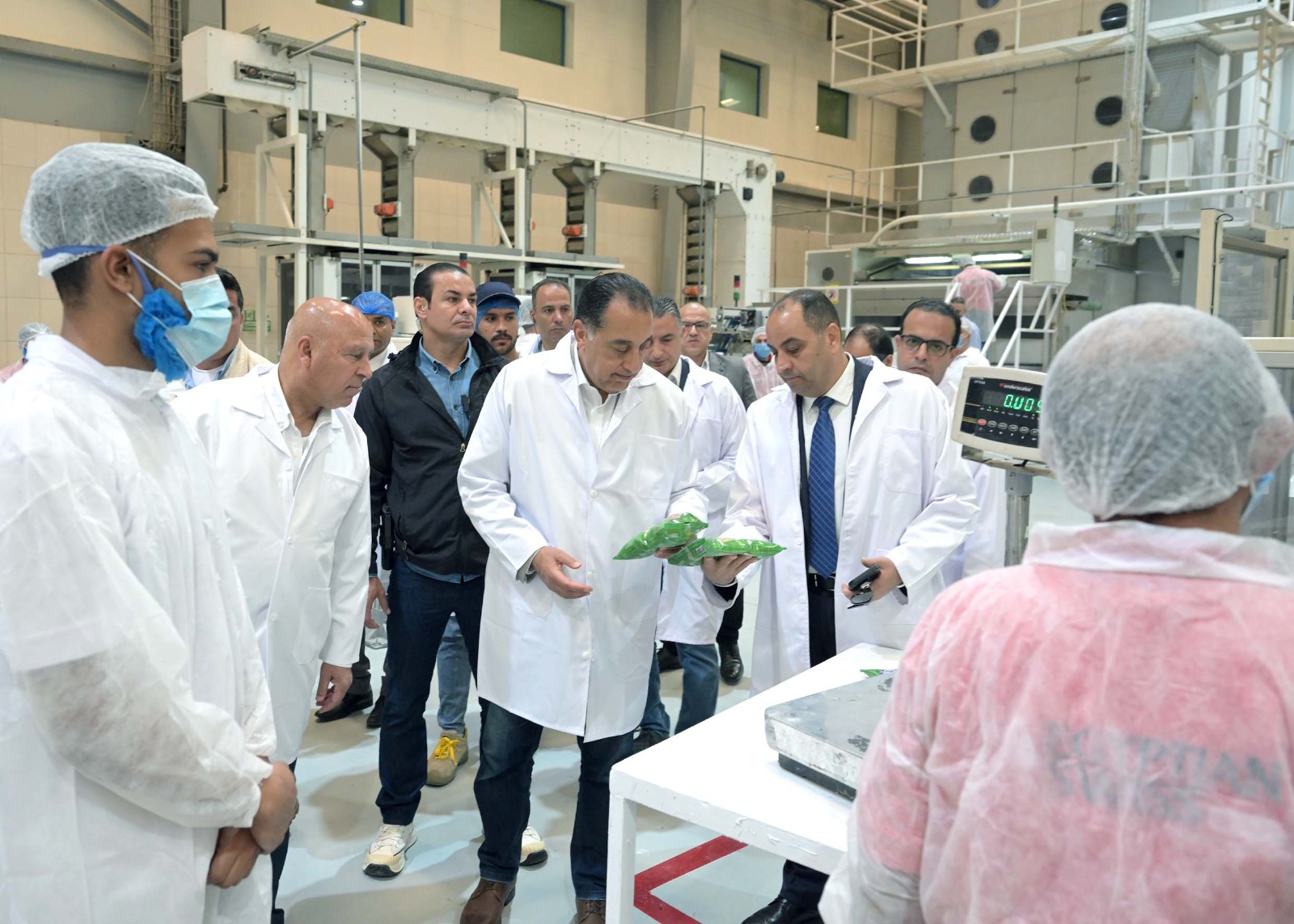 رئيس الوزراء يتفقد مصانع مجموعة المصرية السويسرية للمكرونة 1 رئيس الوزراء يتفقد مصانع مجموعة المصرية السويسرية للمكرونة