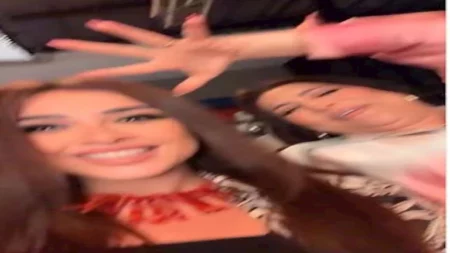 ياسمين عبدالعزيز ترقص وتغني مع بدرية طلبة.. والجمهور: "خسيتي" (صور وفيديو)