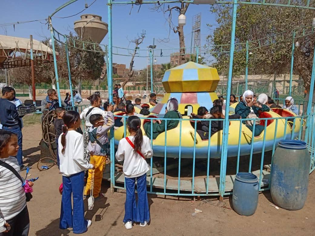 عروض ترفيهية واستعراضية.. أهالي الجيزة يقضون ثاني أيام عيد الفطر بمراكز الشباب 6 عروض ترفيهية واستعراضية.. أهالي الجيزة يقضون ثاني أيام عيد الفطر بمراكز الشباب