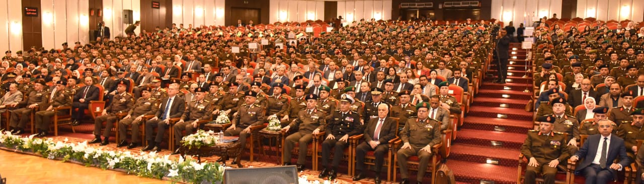 وزير الدفاع يشهد مناقشة البحث الرئيسي لهيئة عمليات القوات المسلحة.. شاهد 1 وزير الدفاع يشهد مناقشة البحث الرئيسي لهيئة عمليات القوات المسلحة.. شاهد