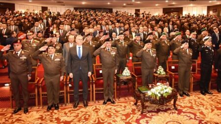وزير الدفاع يشهد مناقشة البحث الرئيسي لهيئة عمليات القوات المسلحة.. شاهد