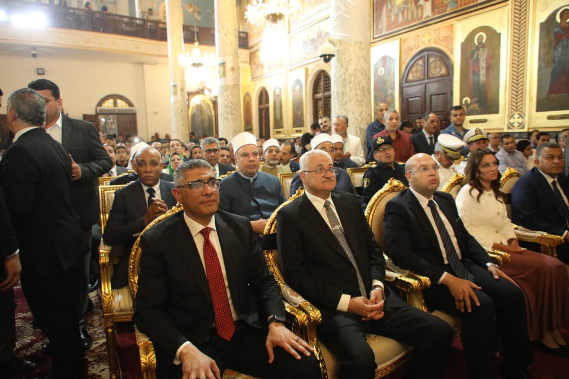 محافظ الجيزة يزور مطرانية الجيزة للأقباط الأرثوذكس للتهنئة بعيد القيامة 6 محافظ الجيزة يزور مطرانية الجيزة للأقباط الأرثوذكس للتهنئة بعيد القيامة