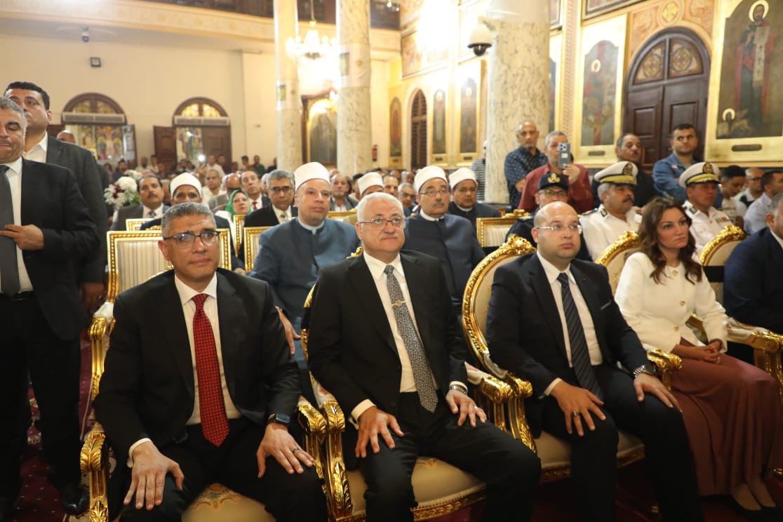 محافظ الجيزة يزور مطرانية الجيزة للأقباط الأرثوذكس للتهنئة بعيد القيامة 7 محافظ الجيزة يزور مطرانية الجيزة للأقباط الأرثوذكس للتهنئة بعيد القيامة