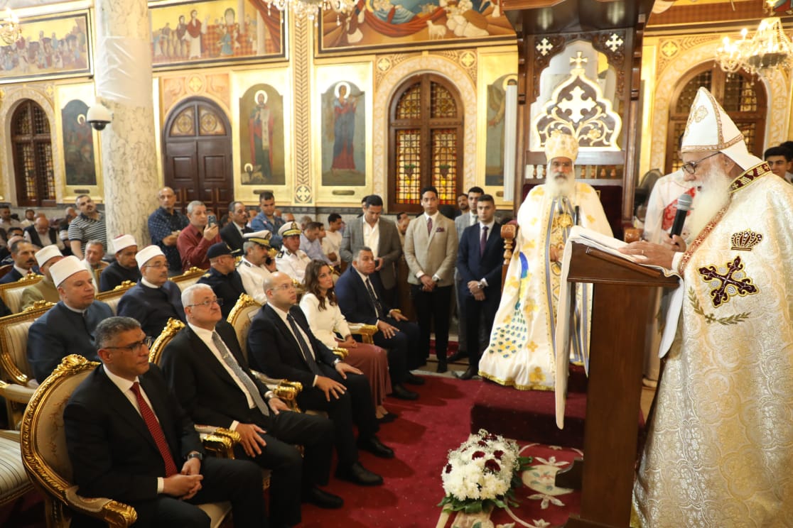 محافظ الجيزة يزور مطرانية الجيزة للأقباط الأرثوذكس للتهنئة بعيد القيامة 10 محافظ الجيزة يزور مطرانية الجيزة للأقباط الأرثوذكس للتهنئة بعيد القيامة