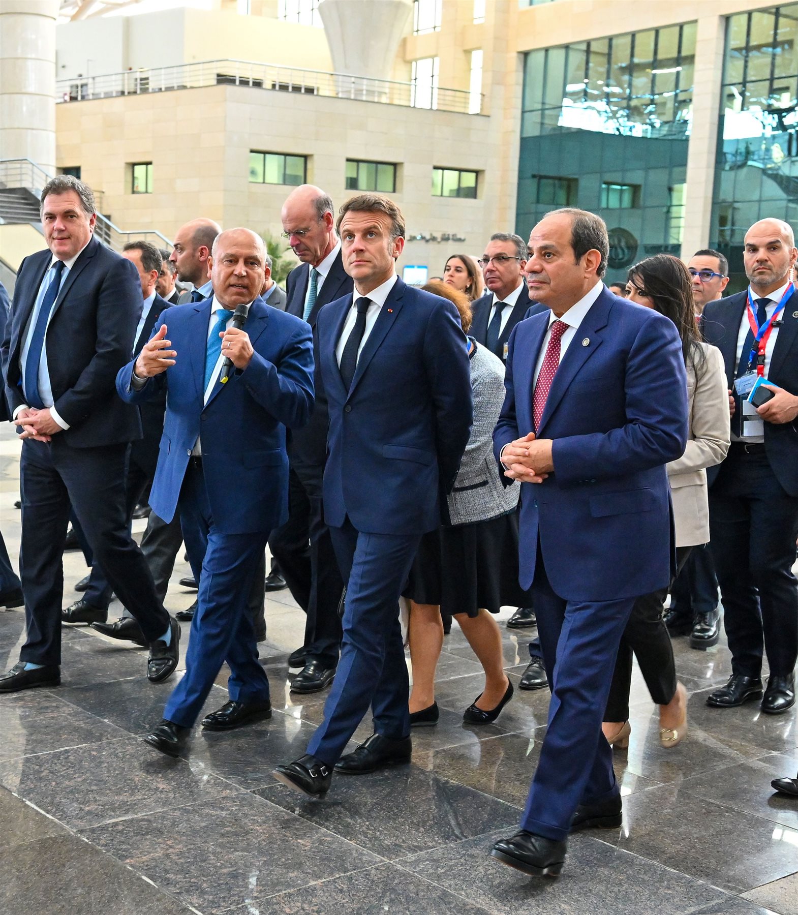 4 صور ترصد تفقد السيسي وماكرون محطة عدلي منصور التبادلية وركوب مترو الأنفاق 1 4 صور ترصد تفقد السيسي وماكرون محطة عدلي منصور التبادلية وركوب مترو الأنفاق