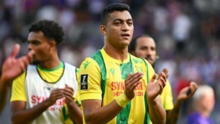 مصطفى محمد ينافس على جائزة لاعب شهر مارس في نانت الفرنسي