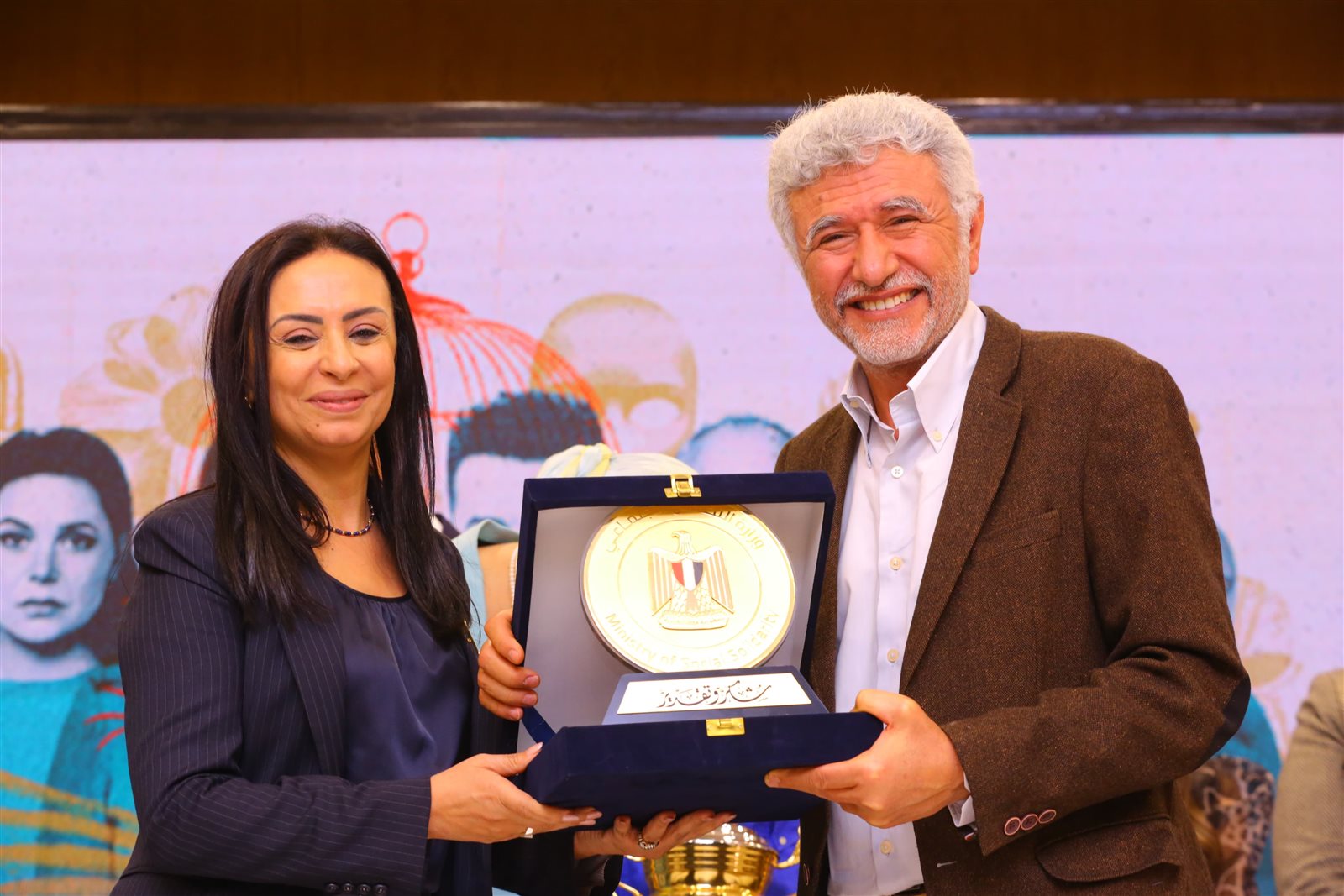 وزيرة التضامن تكرم نجوم وصناع مسلسل "لام شمسية" 26 وزيرة التضامن تكرم نجوم وصناع مسلسل "لام شمسية"